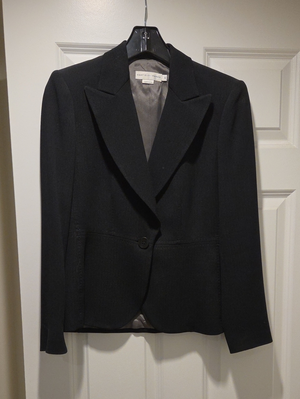 Garfield & Marks Black Single-Button Tailored Blazer